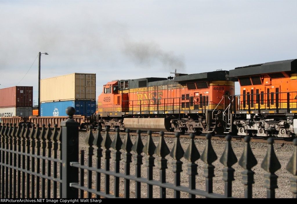 BNSF 4689